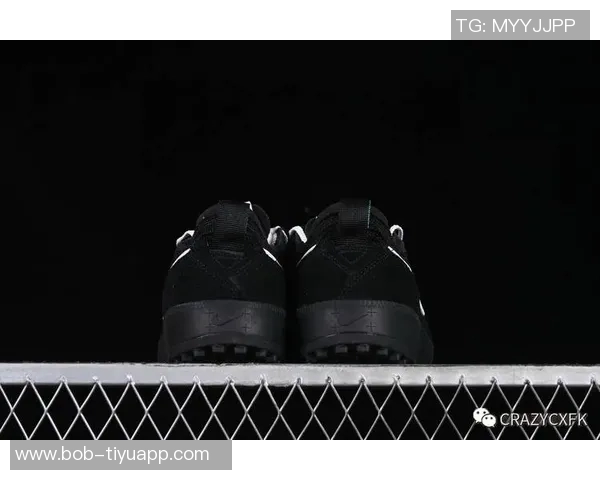 Nike发布Kobe8EXT马年特别版黑色鞋面搭配马毛材质彰显独特风格 Nike发布Kobe8EXT马年特别版黑色鞋面搭配马毛材质彰显独特风格